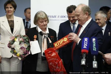 Г.А. Зюганов открыл в Госдуме выставку «Первые в Космосе»