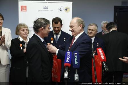 Г.А. Зюганов открыл в Госдуме выставку «Первые в Космосе»