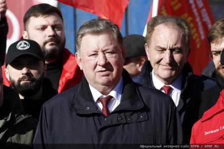 Для фронта и Победы! 136-й гуманитарный конвой от КПРФ ушел в Новороссию и Курск