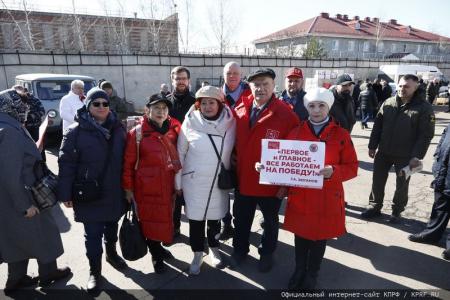 Для фронта и Победы! 136-й гуманитарный конвой от КПРФ ушел в Новороссию и Курск