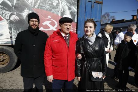 Для фронта и Победы! 136-й гуманитарный конвой от КПРФ ушел в Новороссию и Курск
