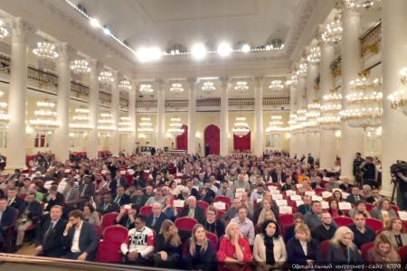 Г.А. Зюганов: "Пчела демонстрирует человеку примеры миролюбия и трудолюбия"