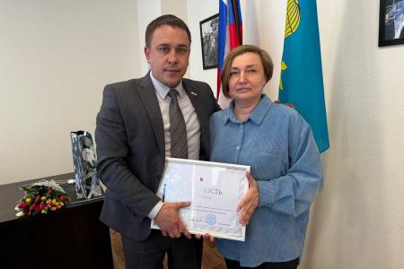 Сенатор Айрат Гибатдинов поздравил женщин Ульяновска с Международным женским Днем