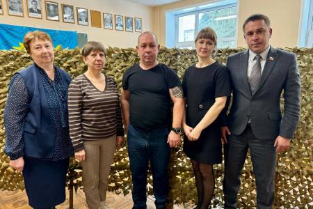 Сенатор Айрат Гибатдинов поздравил женщин Ульяновска с Международным женским Днем