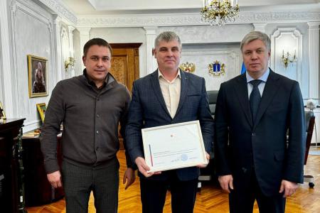 Ульяновская область. Алексей Русских и Айрат Гибатдинов наградили волонтеров, оказавших поддержку фронту