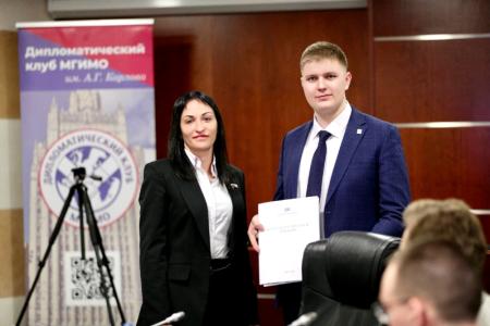 «Преемственность поколений и традиционные ценности дипломатической службы»: Анастасия Удальцова провела круглый стол в МГИМО
