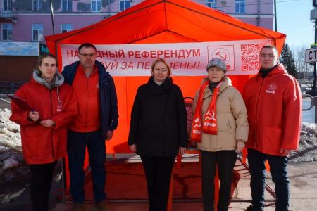 Пермский край. В Лысьве состоялся пикет в рамках Народного Референдума КПРФ