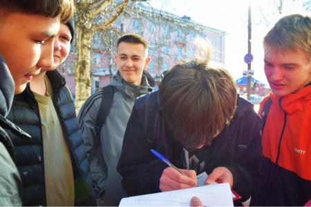 Пермский край. В Лысьве состоялся пикет в рамках Народного Референдума КПРФ