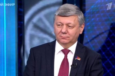 Дмитрий Новиков на Первом канале оценил вкусы Зеленского и напомнил, что Дональд Трамп защищает свои интересы, а не России