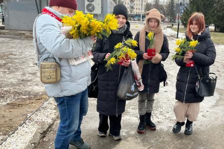 Костромские коммунисты поздравили женщин с 8 марта