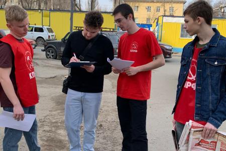 Волгоградская область. В Елани в Народном Референдуме КПРФ приняли участие посетители историко-краеведческого музея