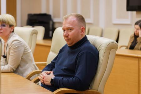 За спиной — фронт, в сердце — люди: волонтёрам Свердловской области вручили знаки «За заслуги в волонтерской деятельности»