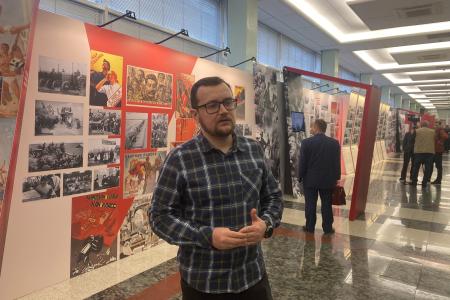 Тульские комсомольцы и студенты политологи посетили выставку КПРФ в Госдуме «Основы Великой Победы»