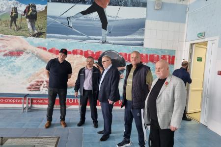 Секретарь МК КПРФ, руководитель фракции КПРФ в Мособлдуме Александр Наумов посетил спортивный центр в Озерах