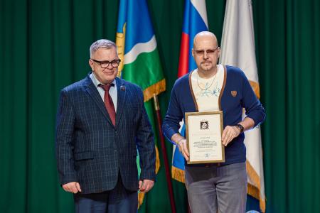 Руководитель фракции КПРФ Александр Наумов поздравил сотрудников центра им. М.В. Хруничева с Днем космонавтики