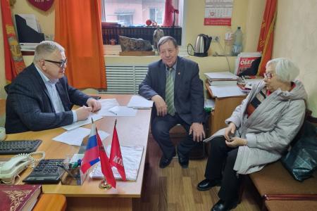 Руководитель фракции КПРФ в Мособлдуме Александр Наумов провел прием жителей в Кашире