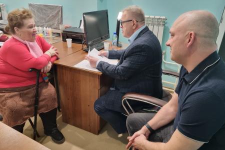 Руководитель фракции КПРФ в Мособлдуме Александр Наумов провел прием жителей в Озерах