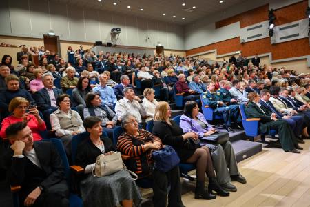 Руководитель фракции КПРФ Александр Наумов поздравил жителей Ленинского г.о. с Днем труда