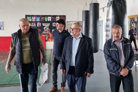 Секретарь МК КПРФ, руководитель фракции КПРФ в Мособлдуме Александр Наумов посетил спортивный центр в Озерах