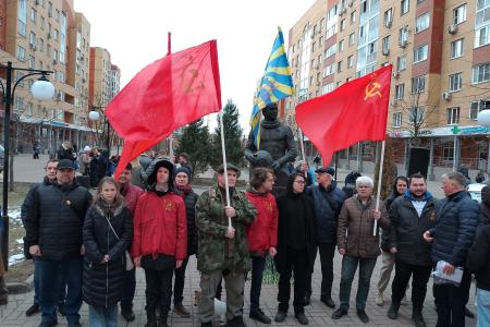 Подмосковные коммунисты: Гагарин – первый  в космосе, мы – в труде!