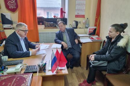 Руководитель фракции КПРФ в Мособлдуме Александр Наумов провел прием жителей в Кашире