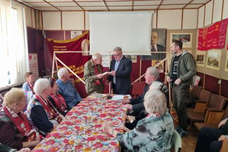 Руководитель фракции КПРФ Александр Наумов в канун 80-летия Великой Победы встретился с поколением детей войны в Клину