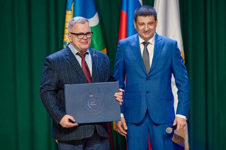 Руководитель фракции КПРФ Александр Наумов поздравил сотрудников центра им. М.В. Хруничева с Днем космонавтики