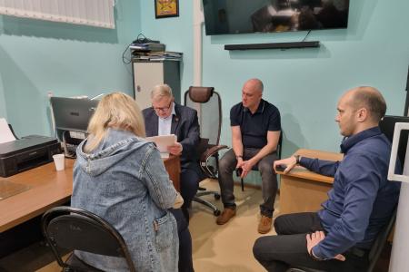 Руководитель фракции КПРФ в Мособлдуме Александр Наумов провел прием жителей в Озерах