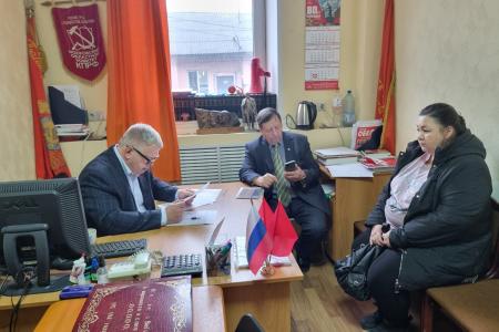 Руководитель фракции КПРФ в Мособлдуме Александр Наумов провел прием жителей в Кашире