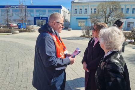 Секретарь МК КПРФ, руководитель фракции КПРФ в Мособлдуме Александр Наумов провел в Коломне Народный референдум