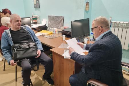 Руководитель фракции КПРФ в Мособлдуме Александр Наумов провел прием жителей в Озерах