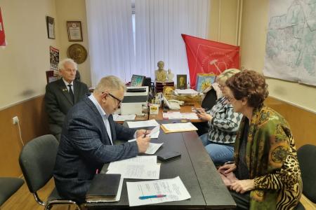 Руководитель фракции КПРФ в Мособлдуме Александр Наумов провел прием жителей в Ленинском городском округе