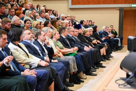 Руководитель фракции КПРФ Александр Наумов поздравил жителей Ленинского г.о. с Днем труда