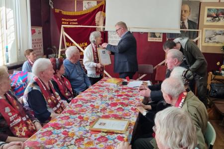 Руководитель фракции КПРФ Александр Наумов в канун 80-летия Великой Победы встретился с поколением детей войны в Клину