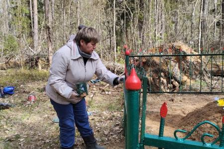 Новгородская область. Коммунисты приводят в порядок воинские мемориалы