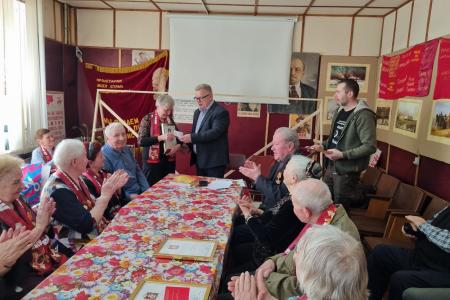 Руководитель фракции КПРФ Александр Наумов в канун 80-летия Великой Победы встретился с поколением детей войны в Клину