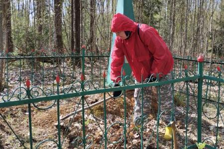 Новгородская область. Коммунисты приводят в порядок воинские мемориалы