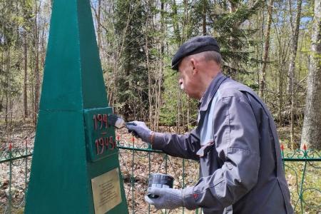 Новгородская область. Коммунисты приводят в порядок воинские мемориалы