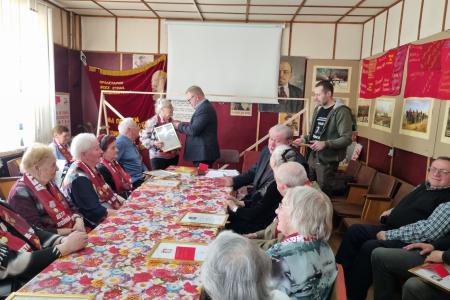 Руководитель фракции КПРФ Александр Наумов в канун 80-летия Великой Победы встретился с поколением детей войны в Клину