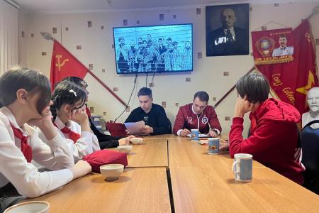 Подмосковные коммунисты: Жить – значит работать!