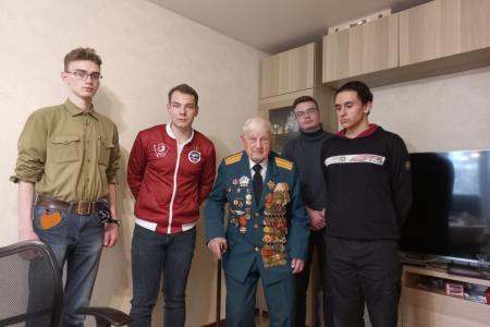 Подмосковные коммунисты: Гагарин – первый  в космосе, мы – в труде!