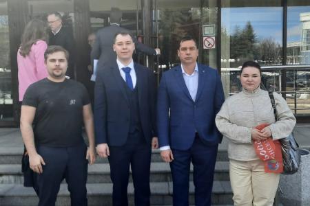 Подмосковные коммунисты: Гагарин – первый  в космосе, мы – в труде!