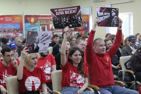 Комсомольцы Петербурга на дебатах доказали: «Цензы» для обучения в старшей школе недопустимы!