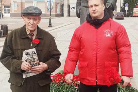 Коммунисты в Брянске отметили 64-летие первого полёта человека в космос