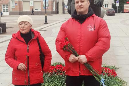 Коммунисты в Брянске отметили 64-летие первого полёта человека в космос