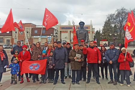 Коммунисты в Брянске отметили 64-летие первого полёта человека в космос