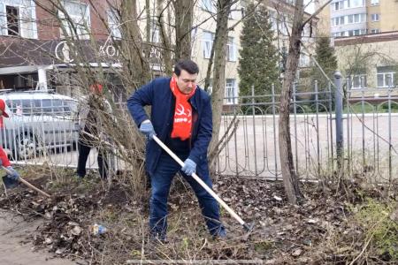 Олег Лебедев организовал Ленинский субботник в Великом Новгороде
