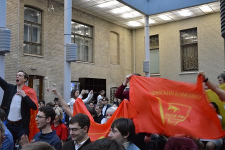Санкт-Петербург. Команда ЛКСМ.РФ победила на региональном турнире по дебатам между молодежными крыльями партий