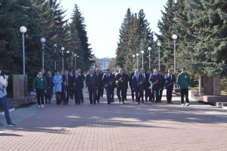 Депутаты Государственной Думы во главе с Председателем Комитета по аграрным вопросам Владимиром Кашиным возложили цветы к Монументу Славы в Чебоксарах