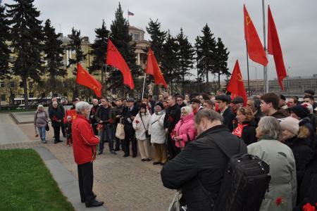 Коммунисты города трех революций почтили память Владимира Ильича Ленина